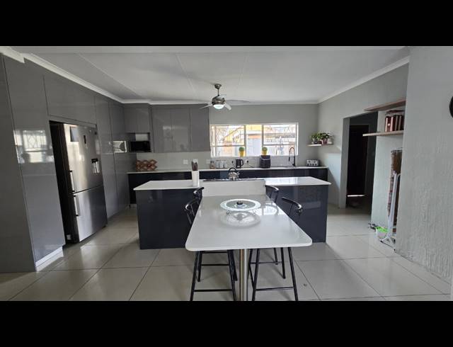 4 BEDROOM FREEHOLD FOR SALE IN VERWOERDPARK